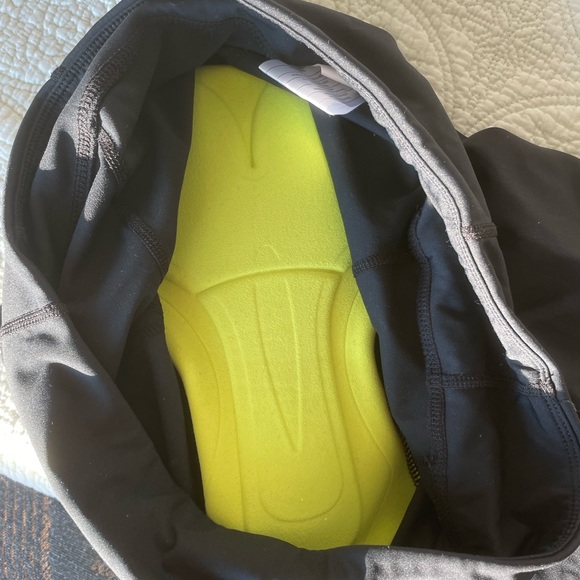 Diamondback bike shorts (Large) with padding - Picture 2 of 5